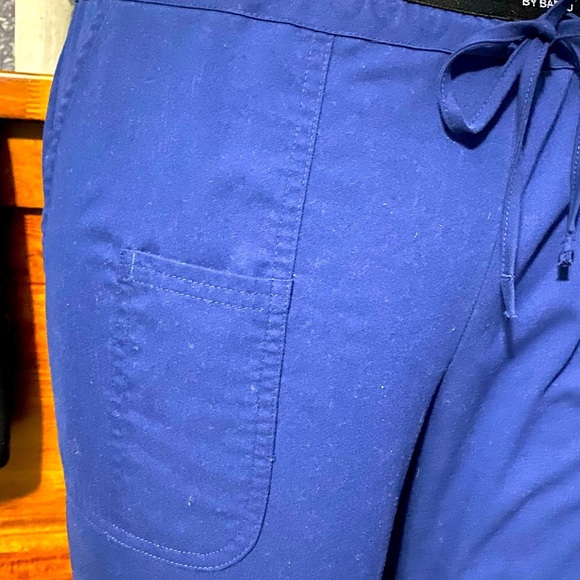 Women’s Grays Anatomy Active Medium Navy Blue medical scrub shirt and pants - Picture 12 of 14